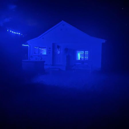 Cabin with Hot Tub in Aberdeenshire Villa Gamrie Buitenkant foto